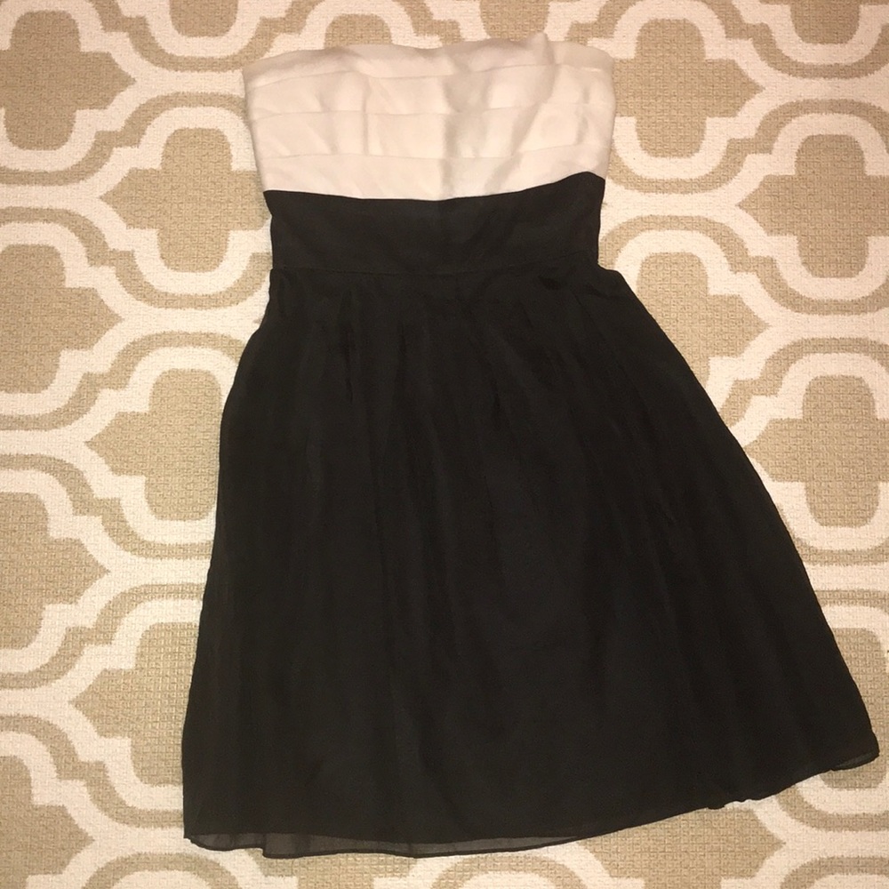 White House Black Market silk black/white dress